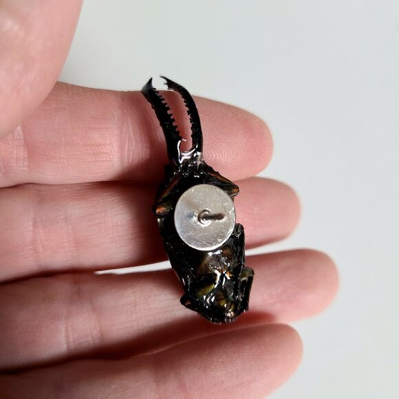 Vintage realistic looking green scarab pin. Bug unisex pin. - Picture 9 of 10